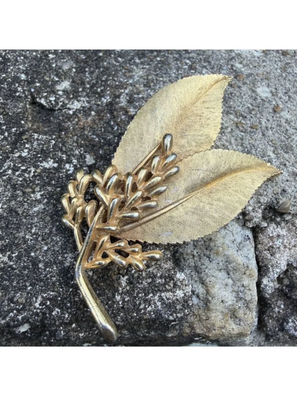 BSK Gold Tone Leaf Wheat Brooch Pin Textured Fall Botanical Mid Century 50s VTG